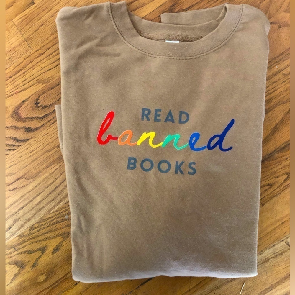 New Custom ‘Read Banned Books’ Sweatshirt Adult Sz Medium.